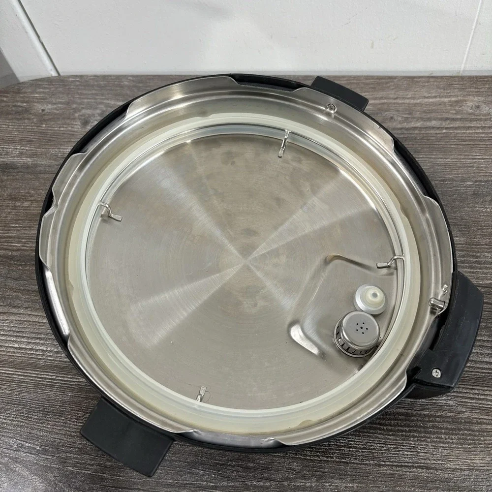 Instant Pot IP-DUO60 V3 6 qt Pressure Cooker Replacement Part Lid With Gasket